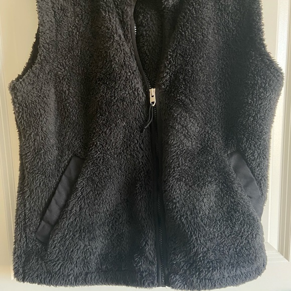 North Face Furry Fleece Vest- Black- size M (EUC) - Picture 5 of 8